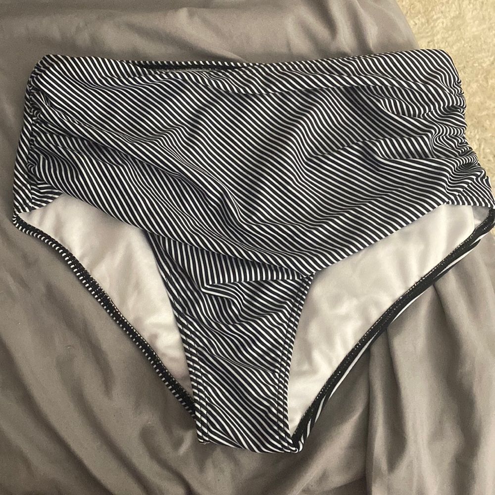 *UNWORN bikini bottoms
